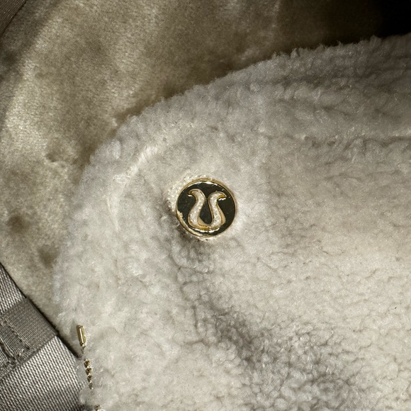 Lululemon Everywhere Belt Bag (Large size) NWOT - Picture 2 of 5